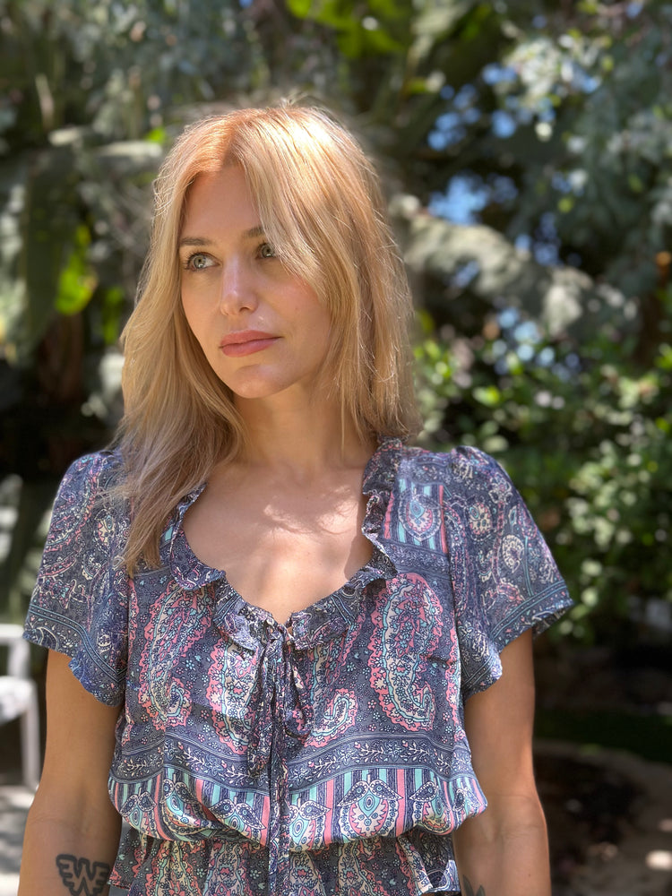 
                  
                    Festival top
                  
                