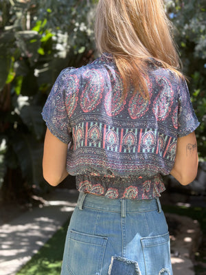 
                  
                    Festival top
                  
                