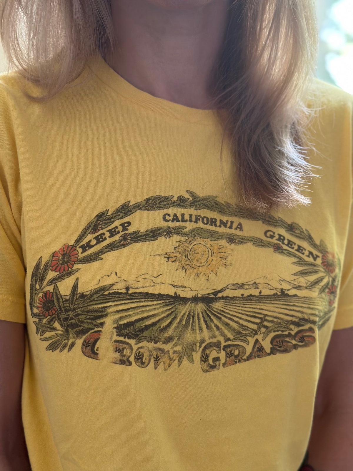 Cali Grass tee in sunshine I
