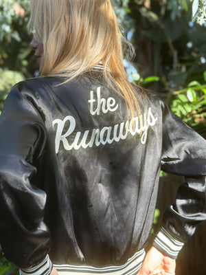 
                  
                    Runaways bomber
                  
                