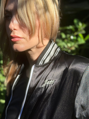 
                  
                    Runaways bomber
                  
                