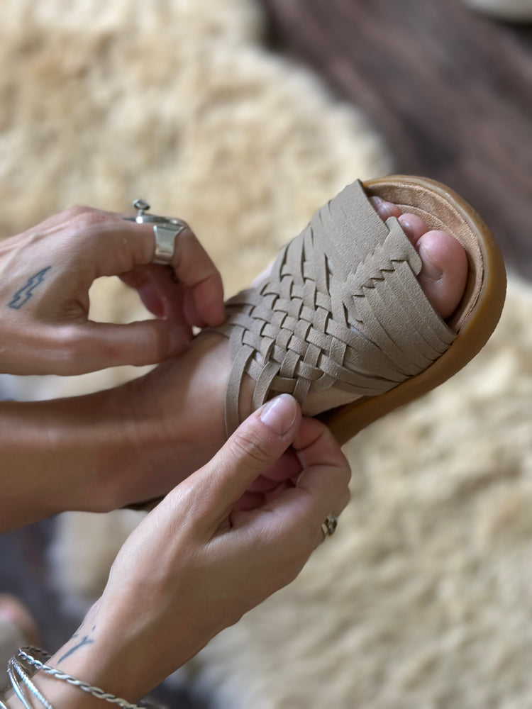 
                  
                    Women's Canyon | Suede Vegan Leather | Rubber - Taupe/Tan
                  
                