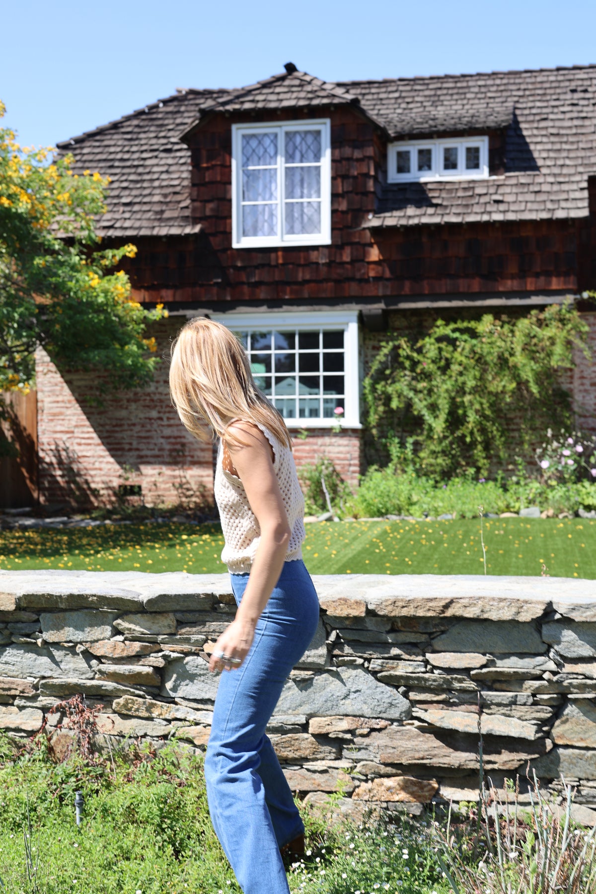 Left bank vest in cream