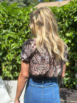 
                  
                    Festival top
                  
                