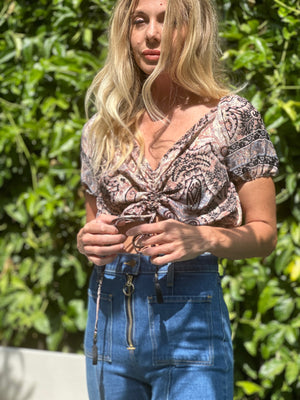 
                  
                    Festival top
                  
                