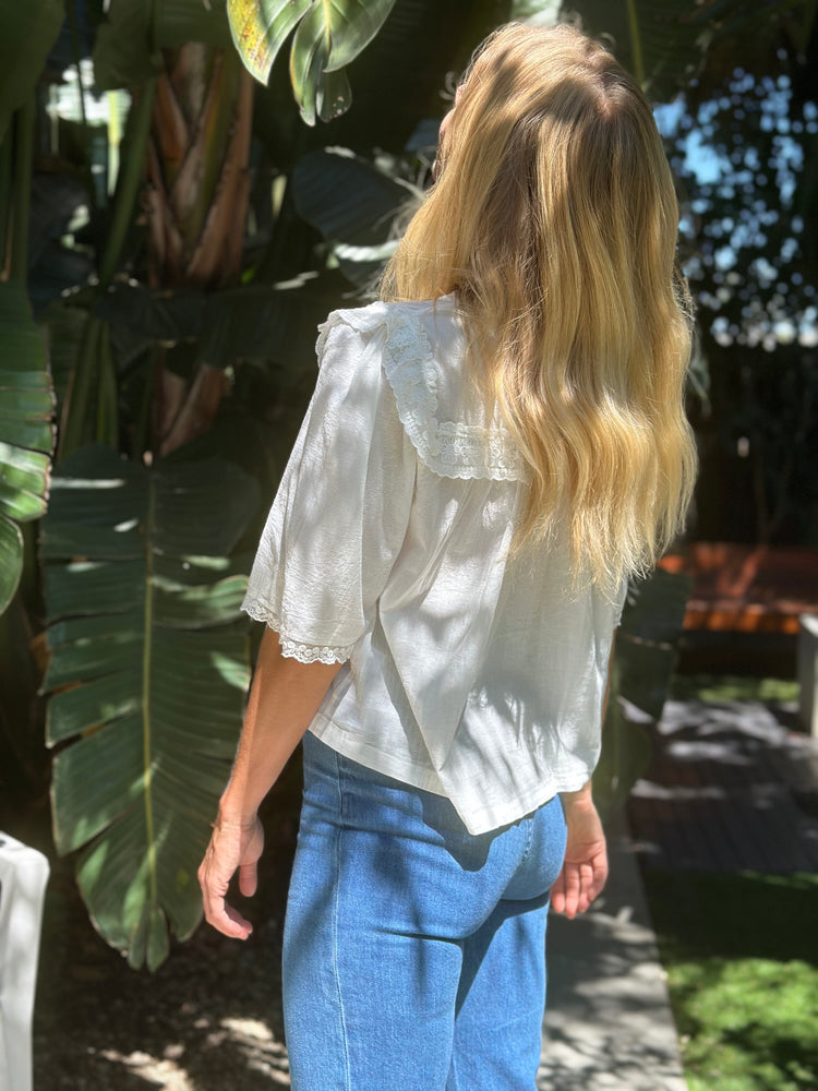 
                  
                    Woodstock top
                  
                