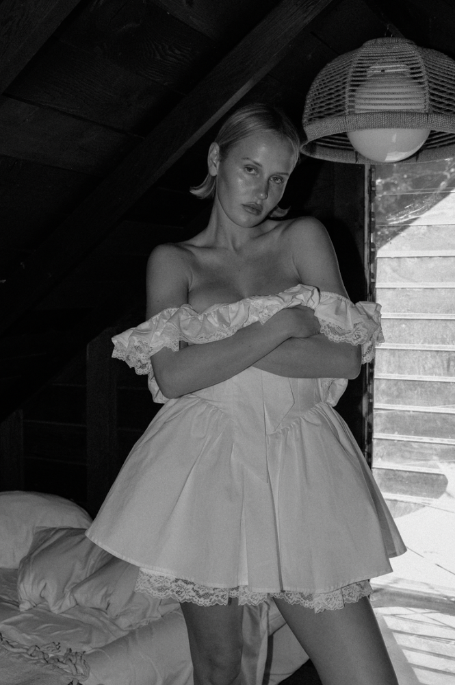 
                  
                    sixteen candles mini
                  
                