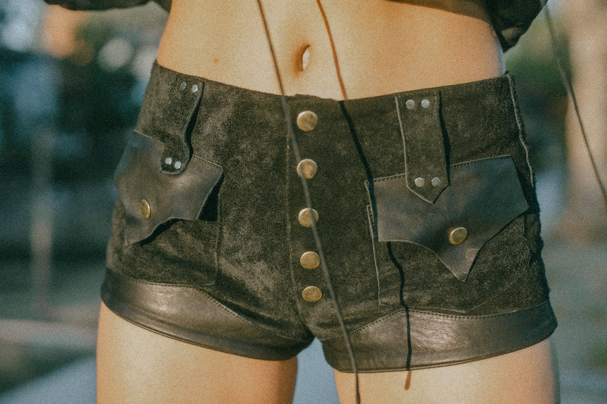 easy rider leather shorts in black